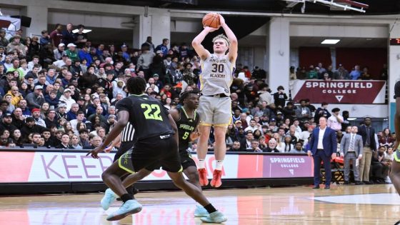 UConn lands Liam McNeeley, 5-star wing who was highest-ranked uncommitted player in 2024 class