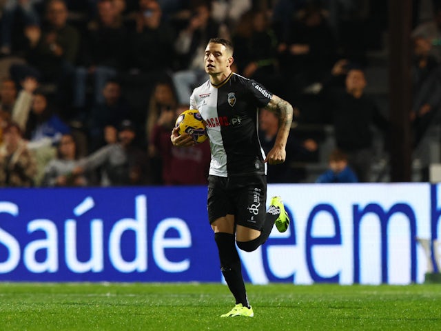 Farense's Bruno Duarte celebrates scoring their first goal on January 28, 2024