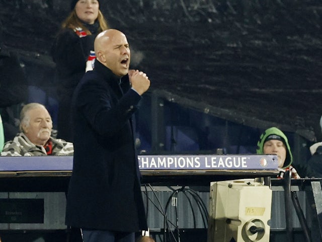 Feyenoord coach Arne Slot reacts on November 28, 2023