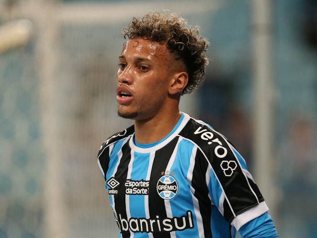 Bitello in action for Gremio in July 2023