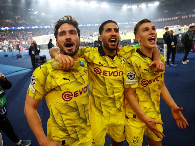 Borussia Dortmund's Mats Hummels, Emre Can and Nico Schlotterbeck celebrate after the match on May 7, 2024