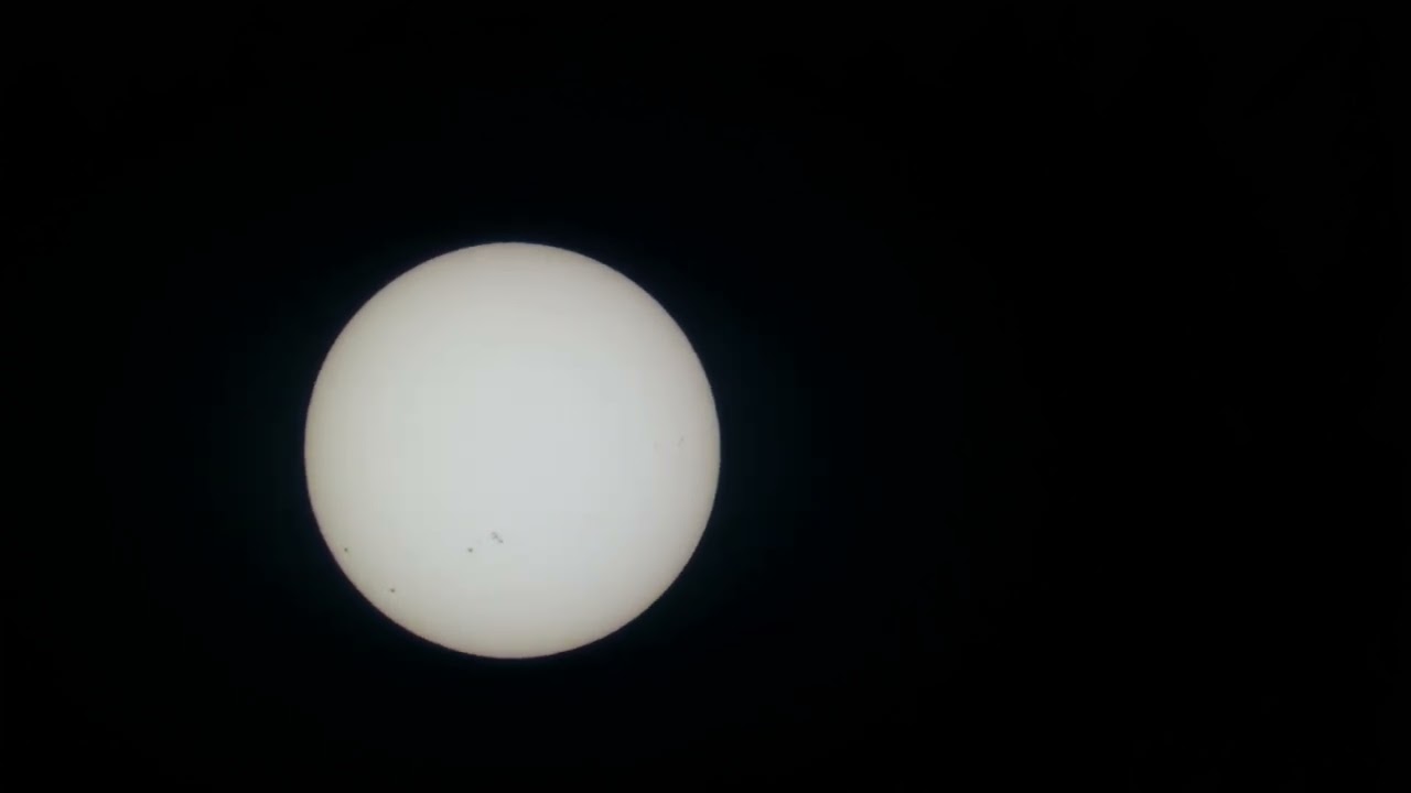 The sun (with sunspots) in 4K video using the BeaverLAB Finder TW2 and Starlight DS1 camera. - YouTube
