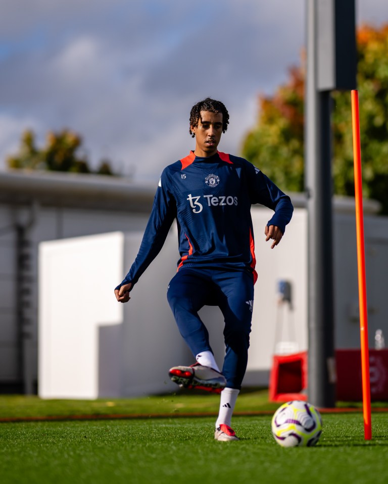 Leny Yoro is closing in on his return from a fractured foot
