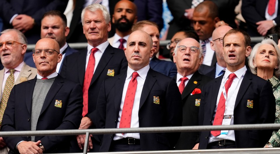 Manchester United chiefs reportedly boarded a Ryanair flight to Barcelona, subsequently leaking their plans to replace Erik ten Hag