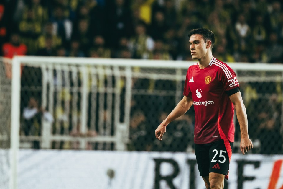 Manuel Ugarte still needs time to settle at Old Trafford