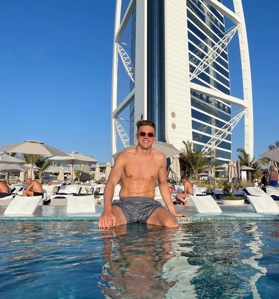 The striker could swap sunny Portugal for rainy Manchester