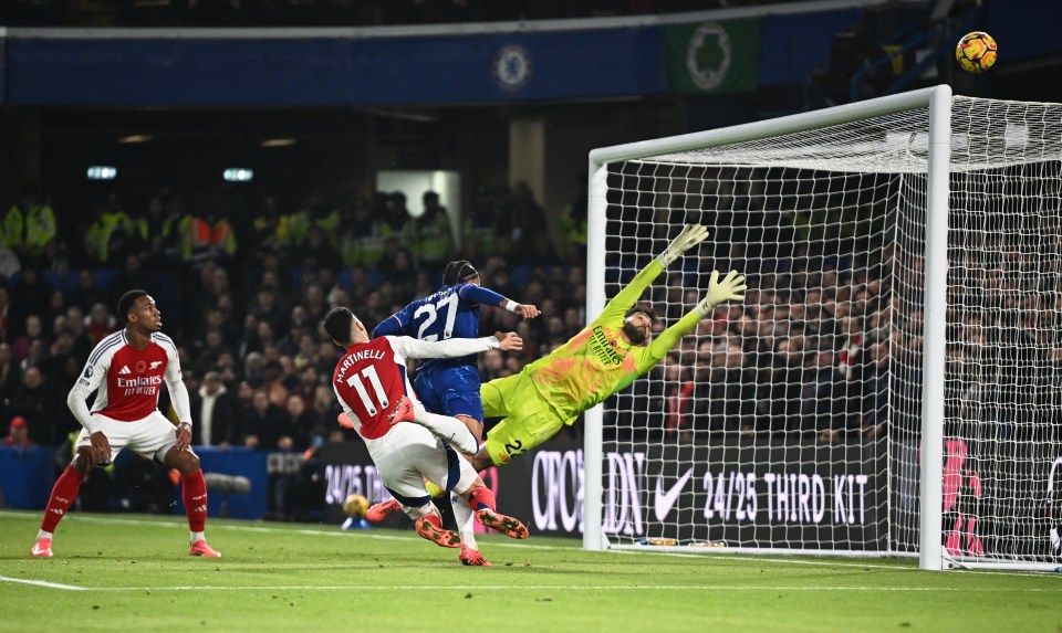 Chelsea ace Gusto met a brilliant cross from Pedro Neto