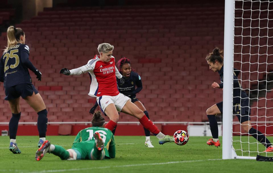 Lina Hurtig's first goal in the Women's Champions League this season secured the Gunners' place in the contest's quarter-finals