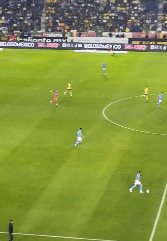 Cruz Azul goalkeeper Kevin Mier went viral after playing as a defender against Club America