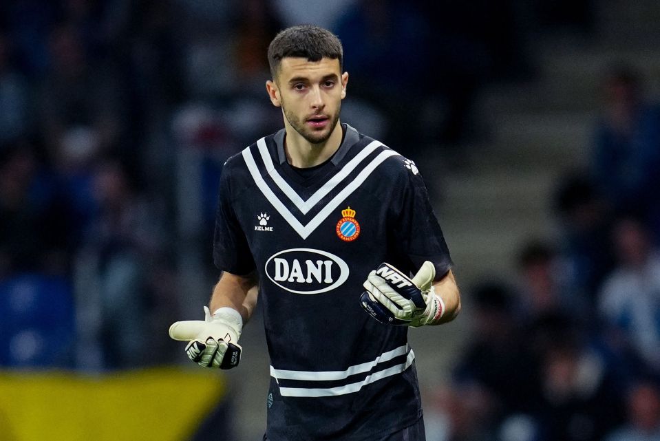 Joan Garcia of RCD Espanyol giving a thumbs up.
