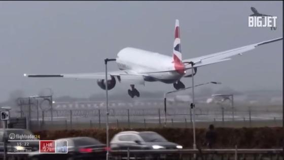 Video. Pilot performs go-around at UK airport as Storm Bert disrupts landing