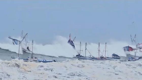 Video. Massive waves pound Peruvian coast