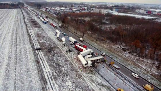 Video. Fatal pile-up on Polish motorway amid first snow