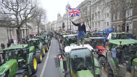 Video. Angry farmers protest in London