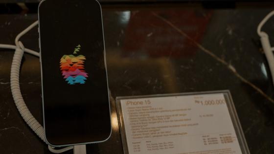 Apple tries to end Indonesia’s iPhone ban with a deal for two new plants and a ‘first of its kind’ chip research center