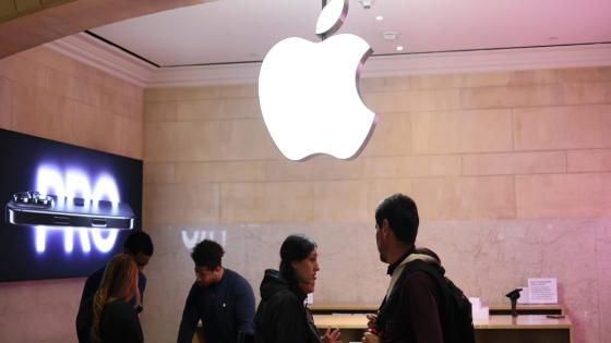 Apple could face a customer loyalty crisis if tariffs boost prices, say tech analyst