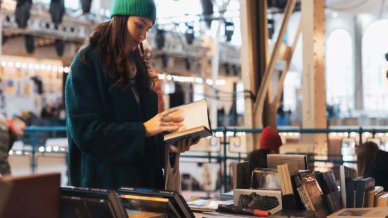 Over 300 people form ‘book brigade’ to help small Michigan bookstore