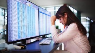 Stock market investing: pros debate whether to buy or stay home