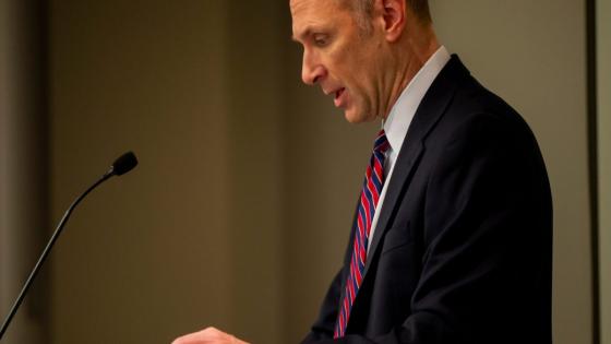 Fed’s Goolsbee says it’s ‘not realistic’ to expect business or central banks to make major decisions
