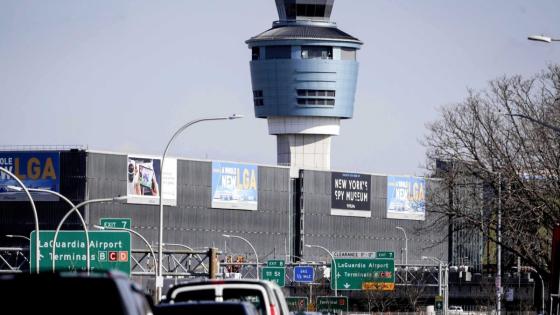 Speeding jet slams on breaks and has to abort takeoff