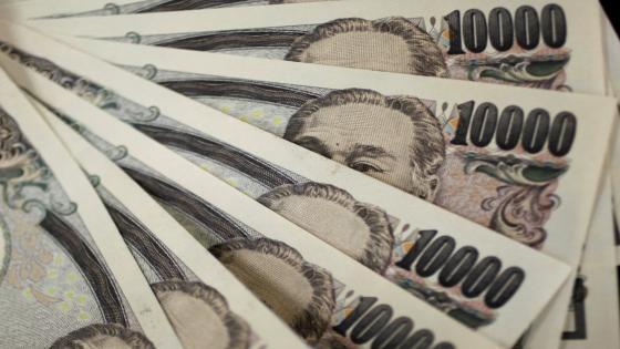 Japan’s yen plunges to lowest level against the dollar since 1990 | Business and Economy