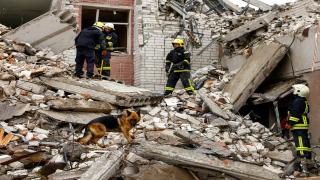Russia pounds Ukraine’s cities and front lines as air defences dwindle | Russia-Ukraine war News