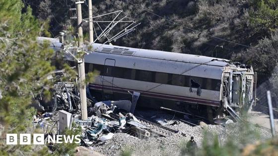 Spanish train drivers to begin nationwide strike after fatal crashes