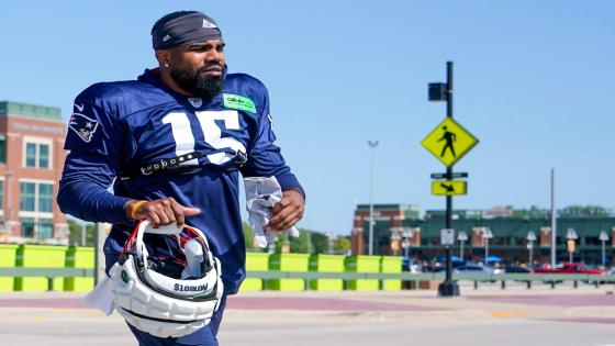 Ezekiel Elliott makes Patriots practice debut, plus more from Green Bay