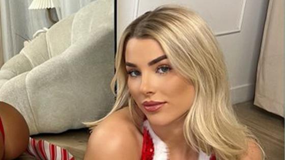 Glam footballer Madelene Wright shows off bum in raunchy festive outfit as she says ‘all I want for Christmas is you’