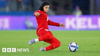Iranian footballer says 'everything will be fine' as she trains with Australian team