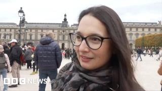Paris tourists surprised at Louvre jewel theft