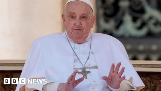 Pope Francis waves to crowd in first public appearance since leaving hospital