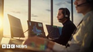 How passenger planes keep flying during a war