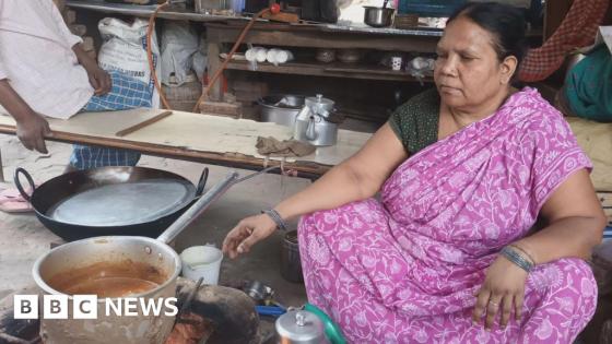 Indian migrant workers hit by cooking gas cylinder shortages leave cities