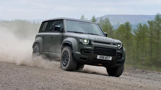 Land Rover Defender Octa is a 4×4 that goes like a supercar