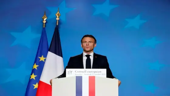 Macron kicks off tense talks on new French government