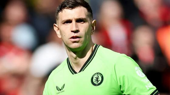 Emi Martinez ‘wanted by Man Utd and Barcelona’ in shock transfer after keeper hints at Aston Villa exit