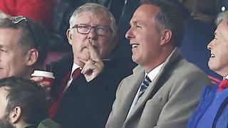 Fans can’t believe who Sir Alex Ferguson sat next to for Man Utd’s cup win after England legend from other sport spotted