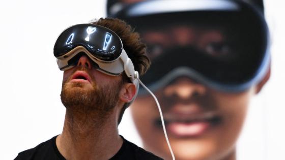 “Hey Siri, will Apple Intelligence come to Vision Pro?” Yes, but not yet…